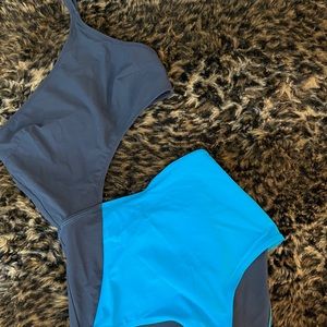 Flagpole one shoulder cut out bathing suit